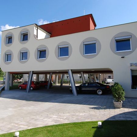 Penzion Royal Trenčín Exteriör bild